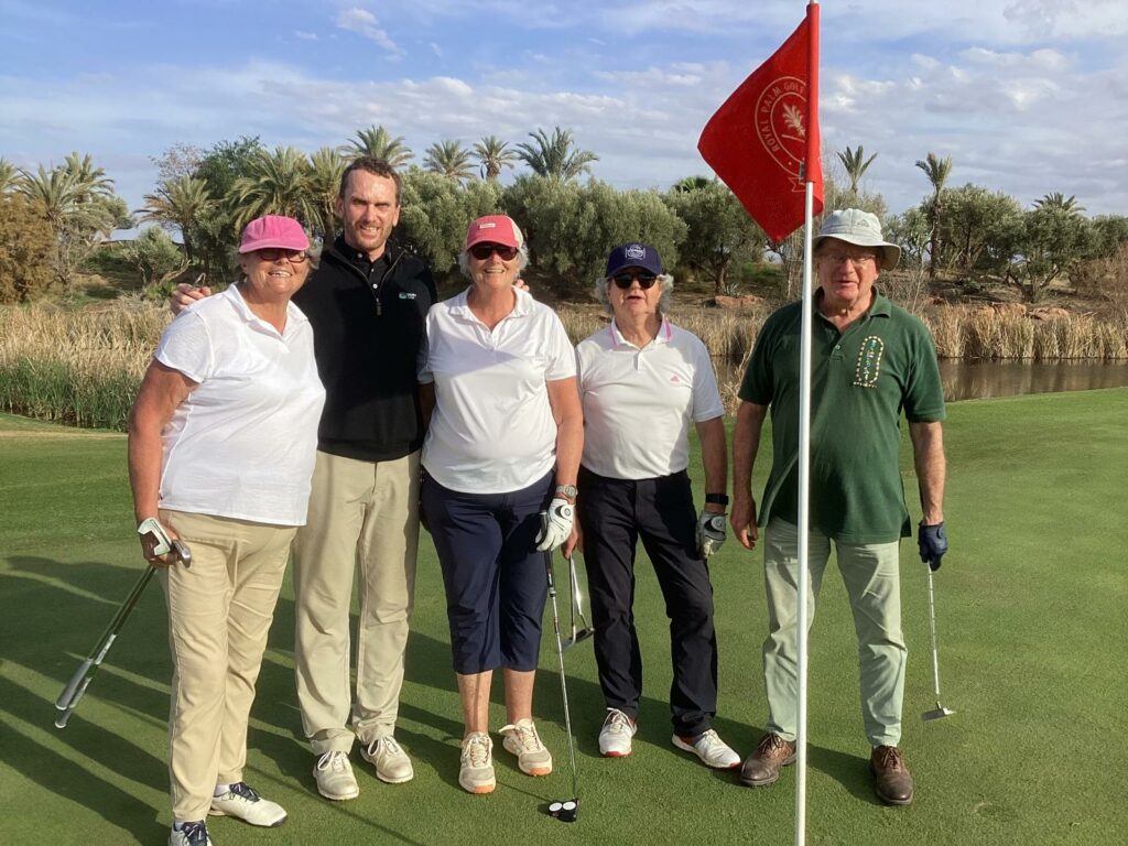 Deux golfeuses lors d'un stage de golf DavryGolf au soleil