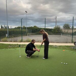 Cours de petit jeu sur le putting green du Parc du Coudray avec Edouard Davry
