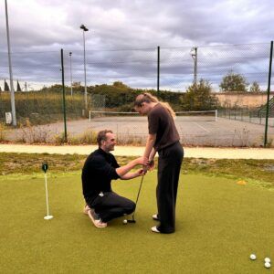 Premier cours de golf en Essonne : travail du putting avec Edouard Davry