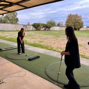 Premier cours de golf au practice couvert du Parc du Coudray